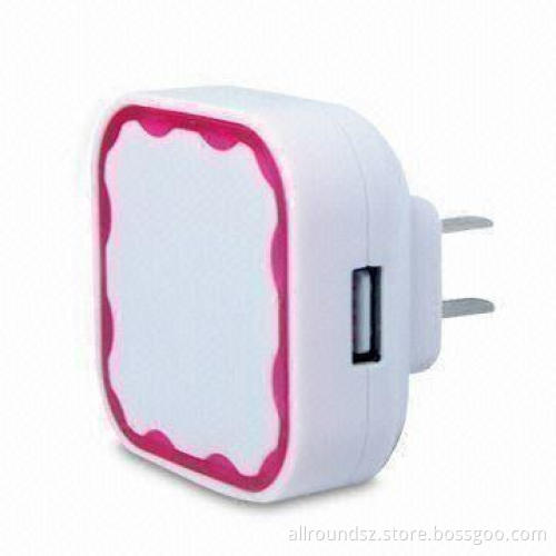 Travel Charger for Apple's iPhone 3, 4G, with 800mAh and Input Voltage of 110 to 240V